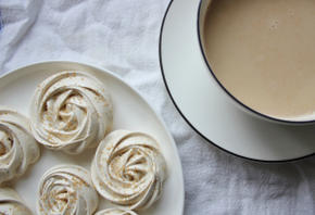 Bondi Chai Meringue Rosettes